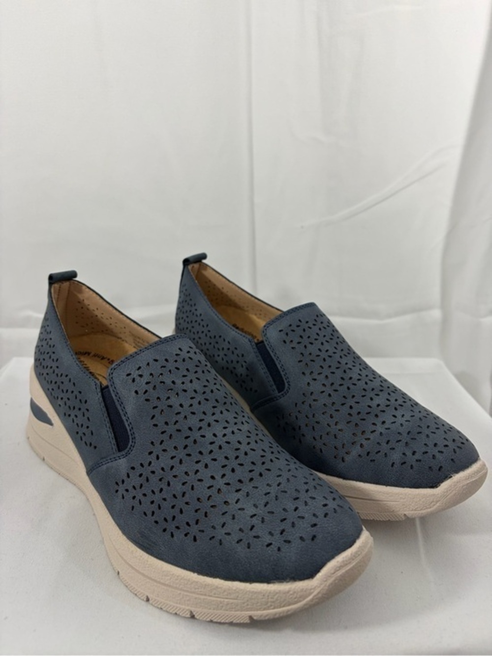 NWT Easy Street Women’s Size 7 Navy Blue Slip-On Comfort Shoes
